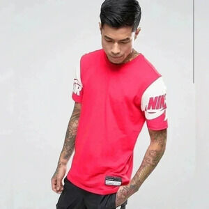 Nike Air T-Shirt With Sleeve Logo Sz L